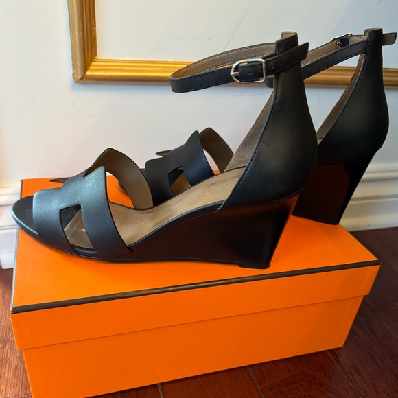 HERMES LEGAND SANDAL WORN ONCE - Picture 4 of 4